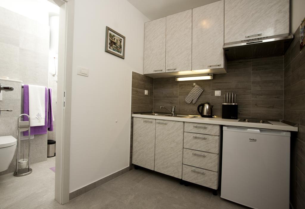 Green Place Apartment Split Room photo