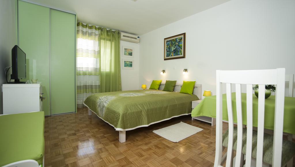 Green Place Apartment Split Room photo